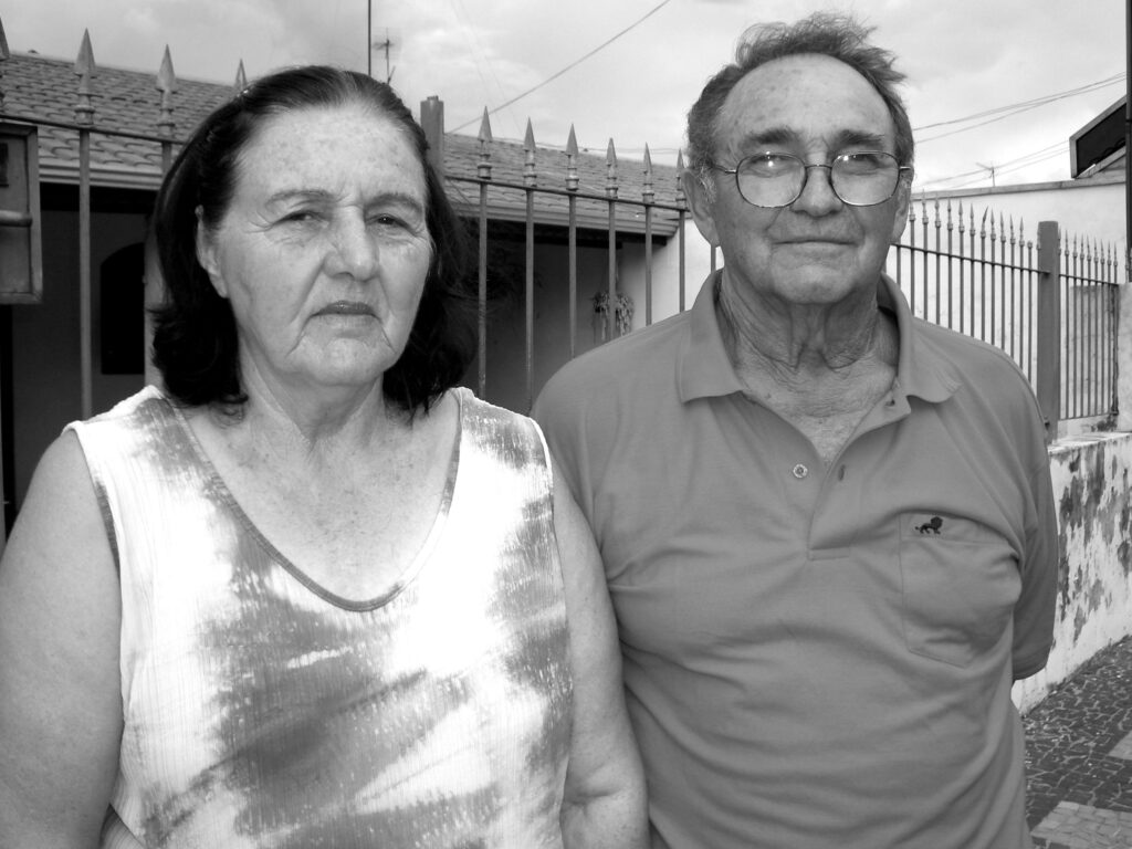 Mário Oliveira trabalhou com seu pai Miguel na fábrica de refresco. Reportagem do ano de 2008 pelo Jornal Expresso